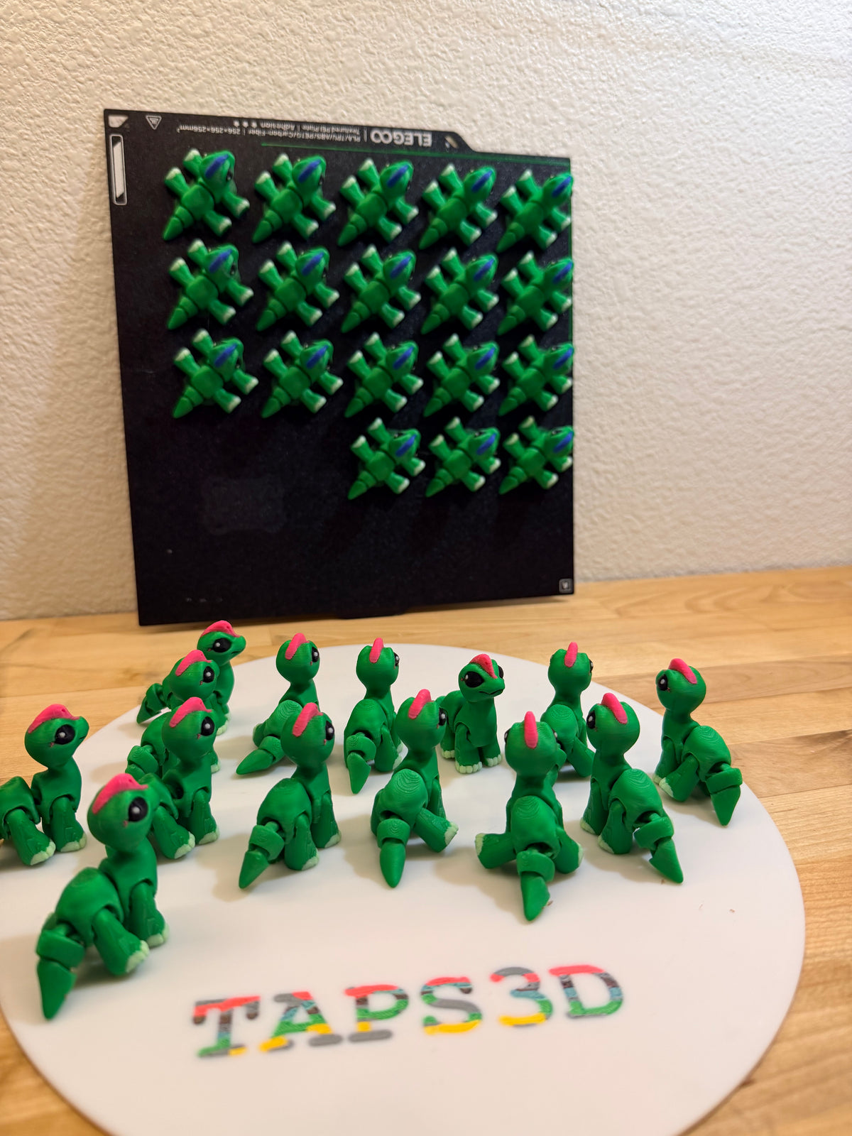 Hatchlings, Dino Pack Exclusive - Long Neck Dino Pink