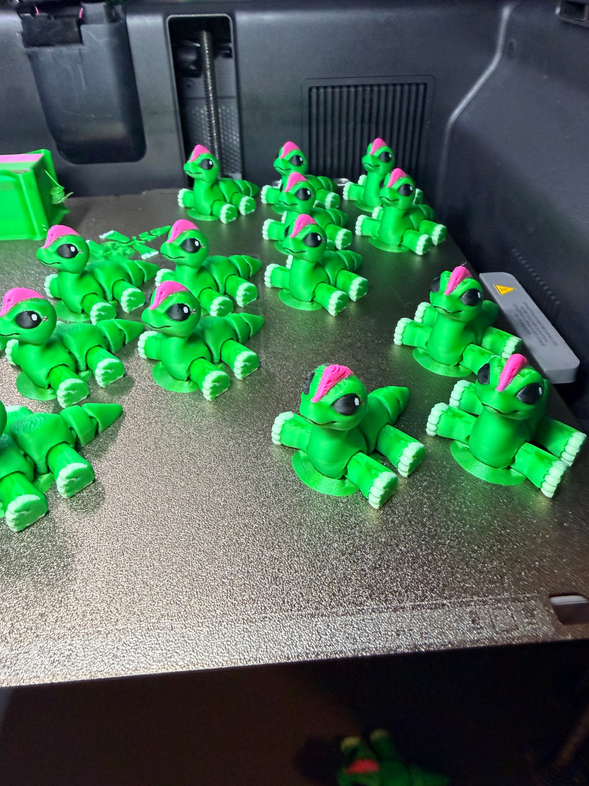 Hatchlings, Dino Pack Exclusive - Long Neck Dino Pink