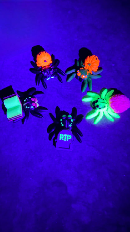 Tiny Spider - R.I.P. Tombstone (Glow-in-the-dark)