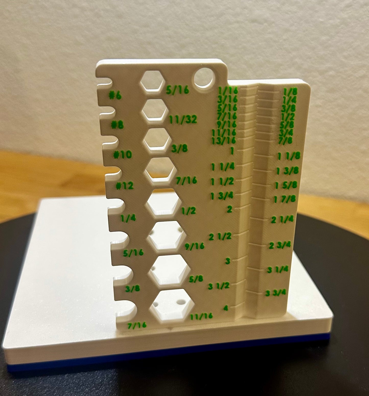 Standard thread measuring tool
